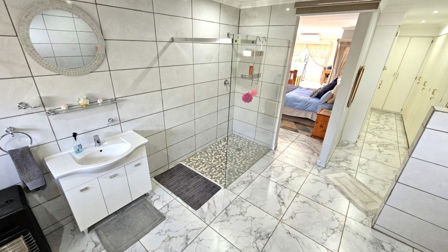 4 Bedroom Property for Sale in Ifafi North West